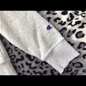 ‼️‼️LAST CHANCE. firm price. champion sweatshirt.